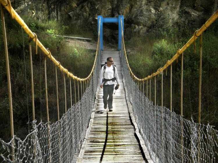 Puente sobre el Río Aobamba